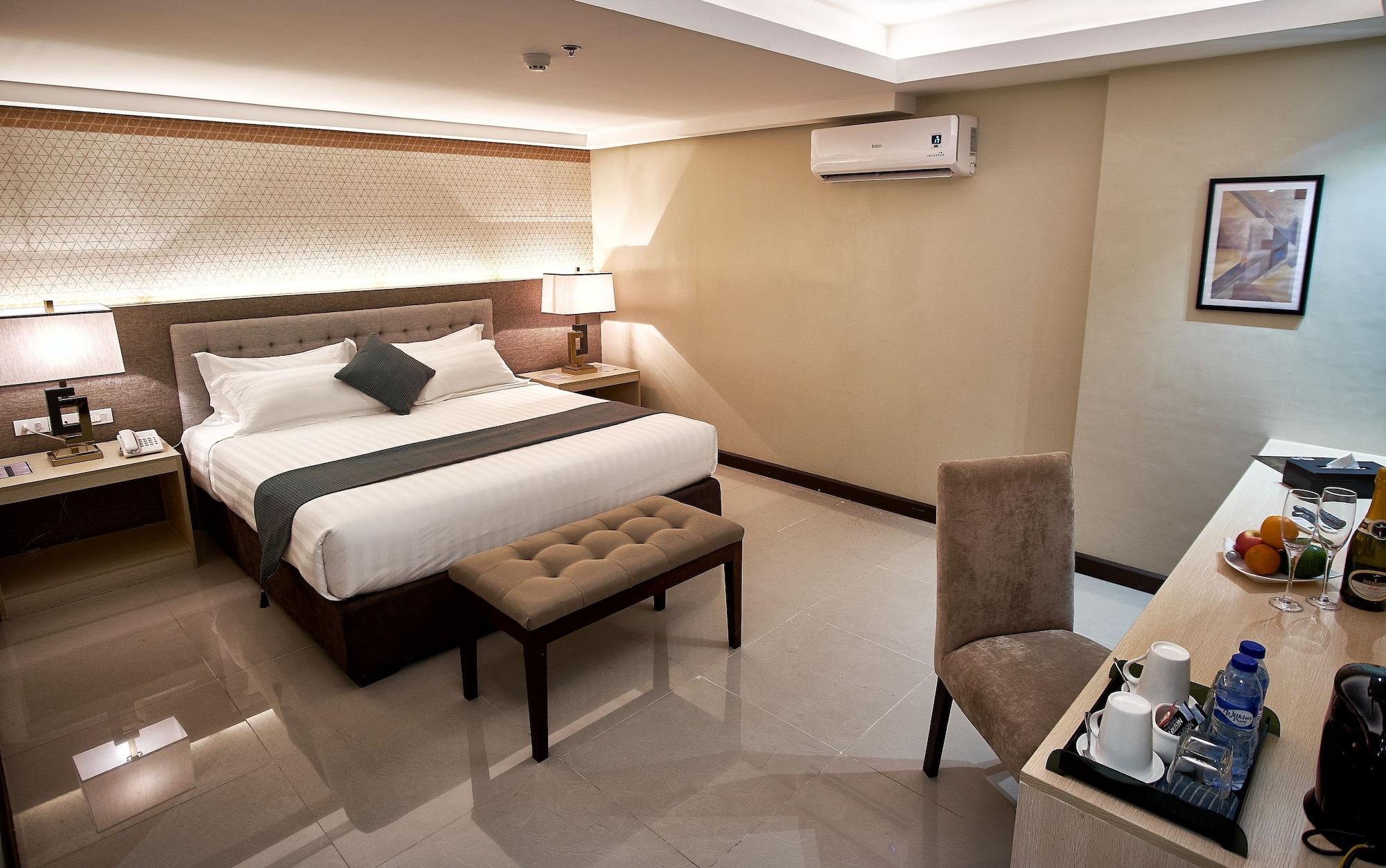 J7 Hotel Iloilo City Exterior photo