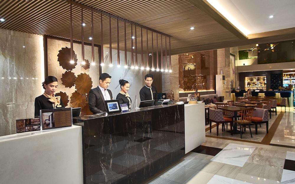 J7 Hotel Iloilo City Exterior photo
