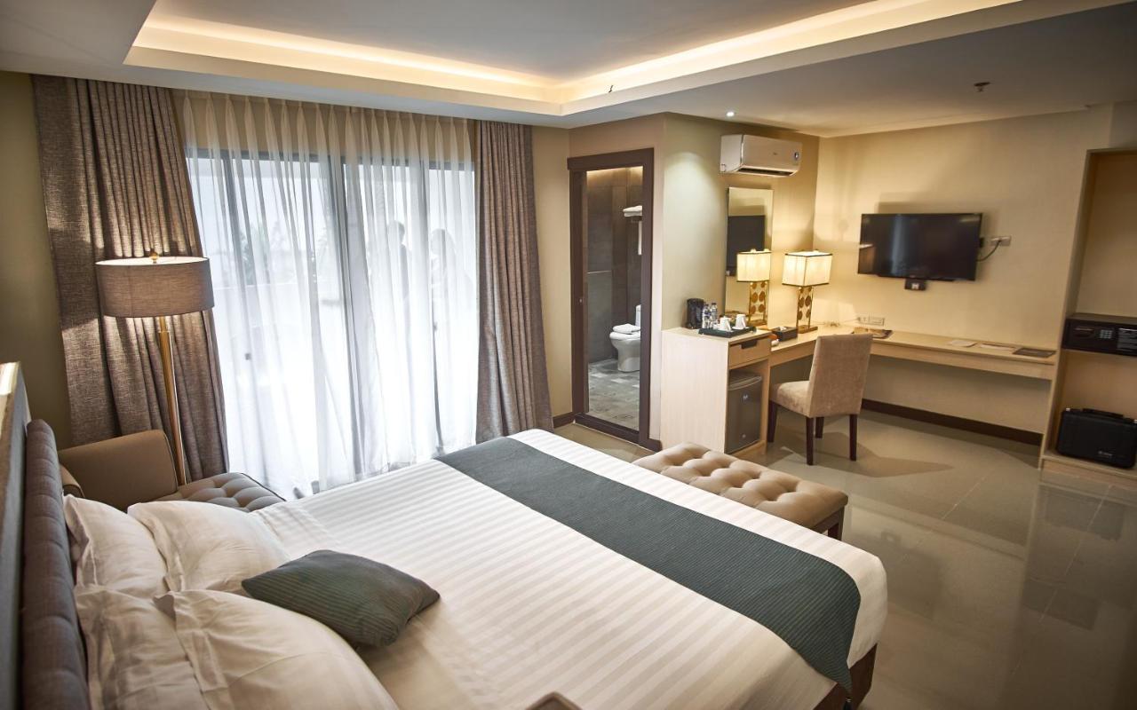 J7 Hotel Iloilo City Exterior photo
