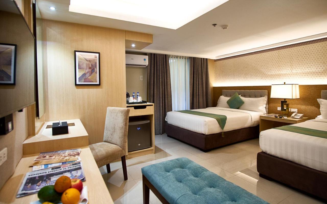 J7 Hotel Iloilo City Exterior photo