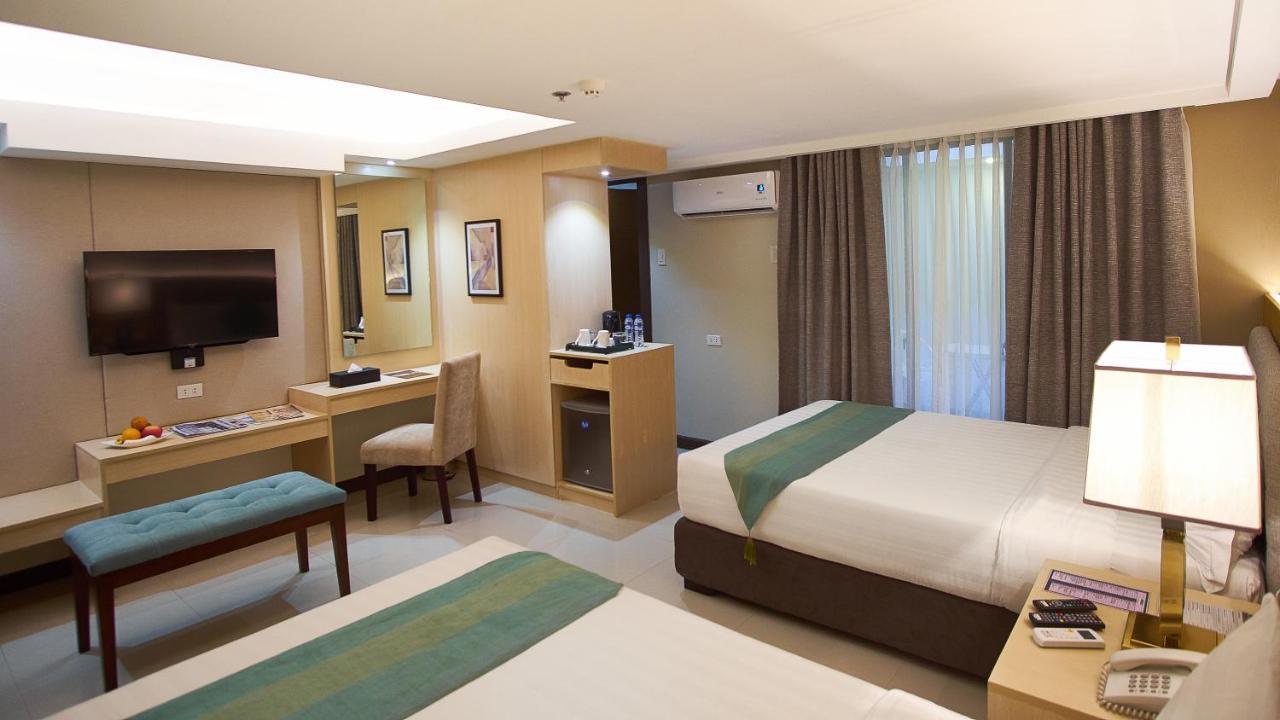 J7 Hotel Iloilo City Exterior photo
