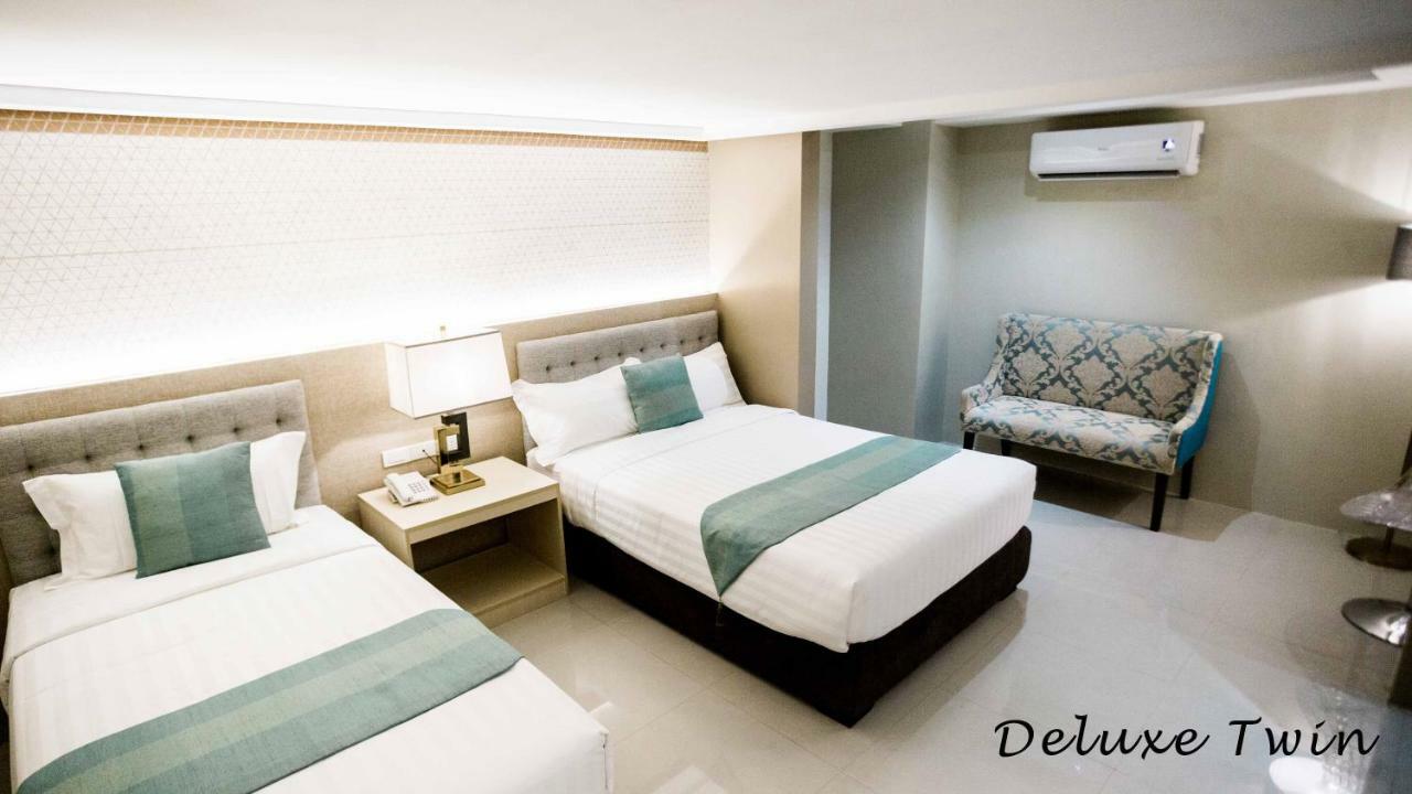J7 Hotel Iloilo City Exterior photo