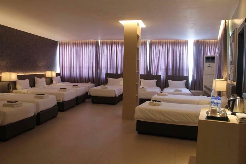 J7 Hotel Iloilo City Exterior photo